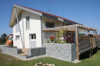 Maison bioclimatique sans entretien, Fournets-Luisans (2008)